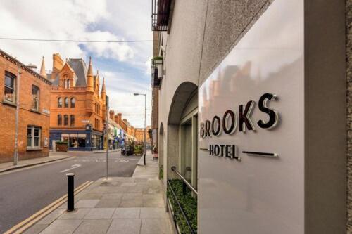 Brooks Hotel 4*