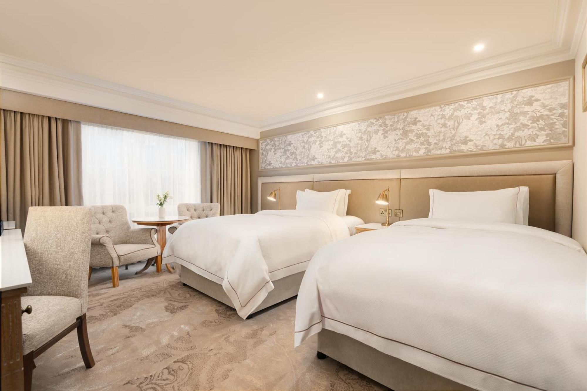 Brooks Hotel 4*