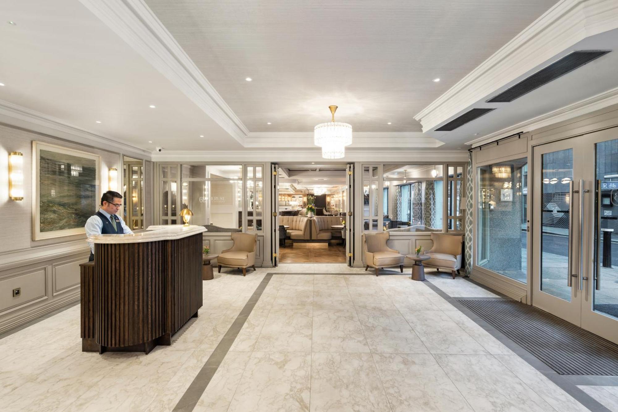 Brooks Hotel 4*