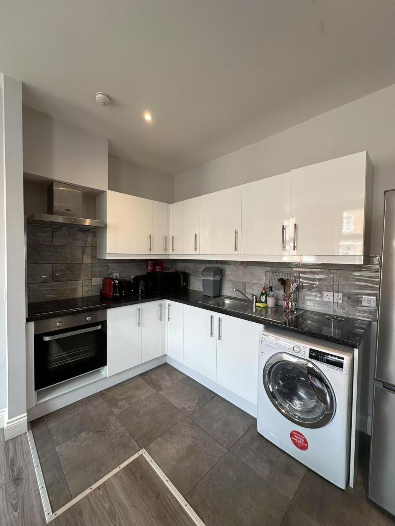Abbey Apartment *