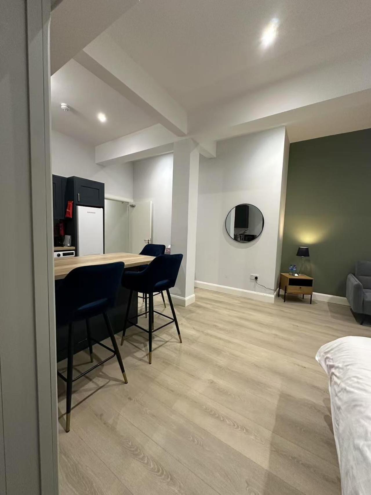 Abbey Apartment *