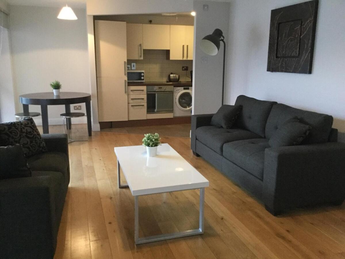 Apartment 2 Bed Near Centre *
