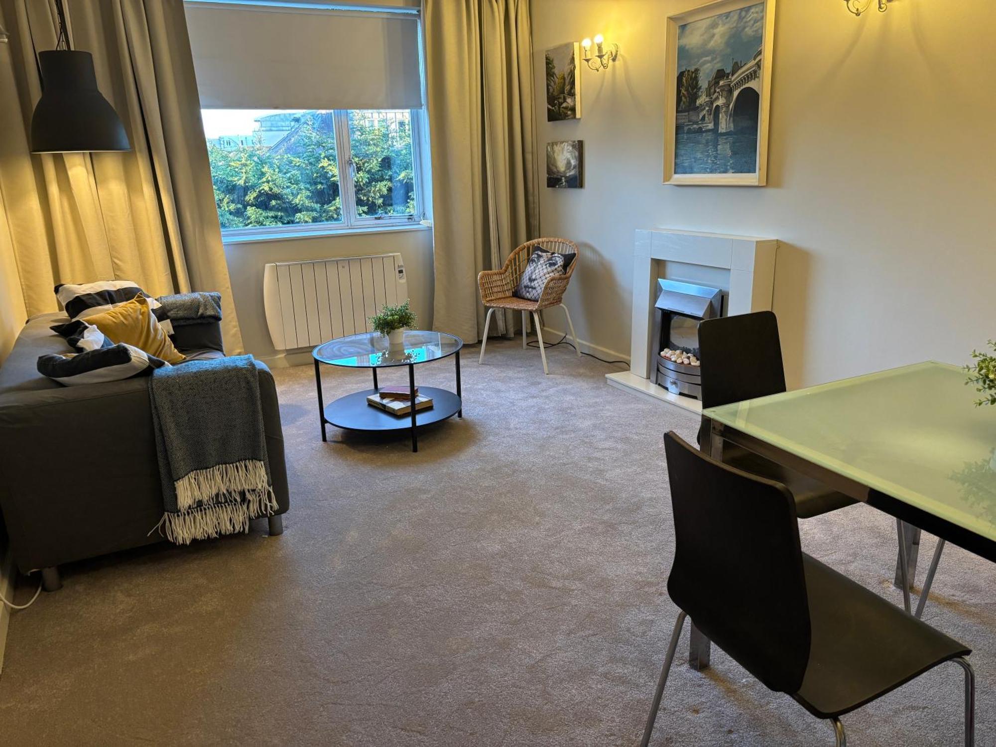 Stylish 4 One Bedroom *