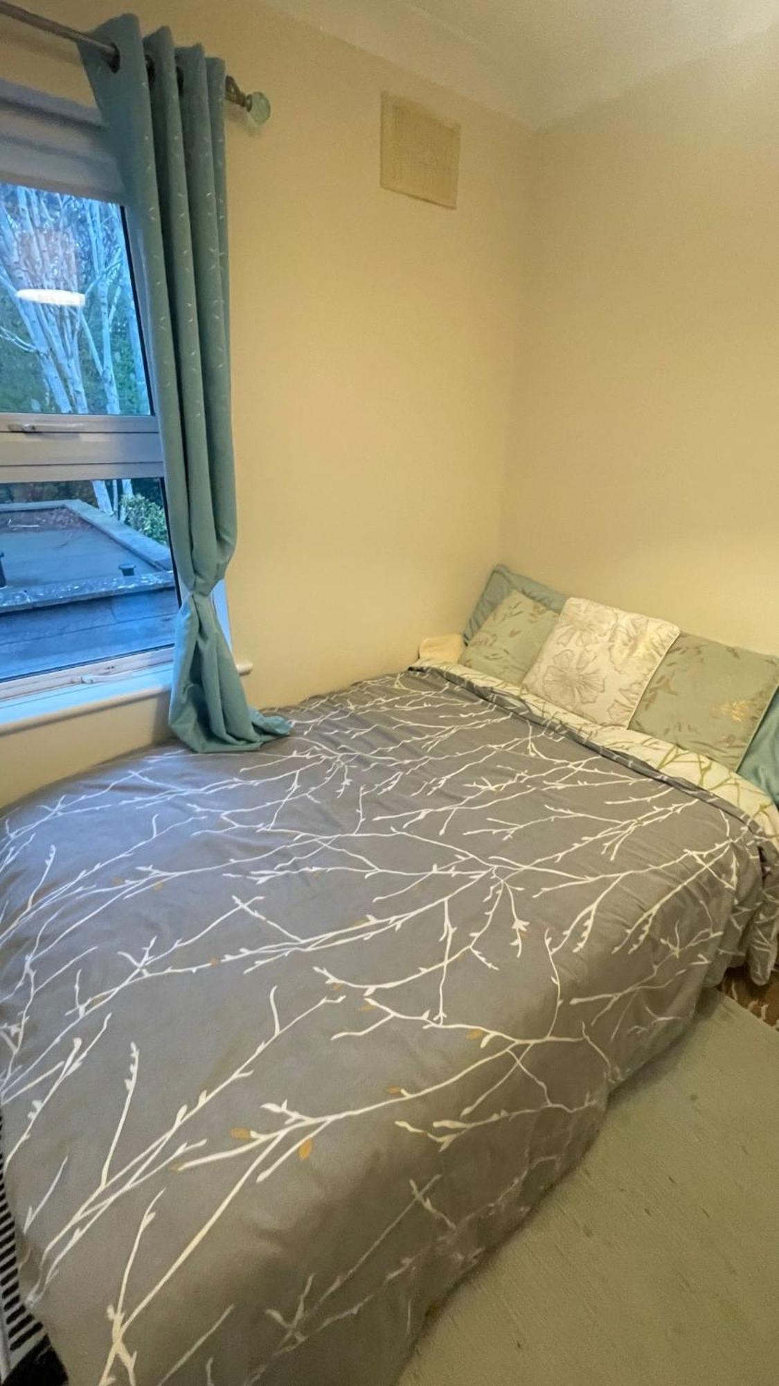 Small 1 Bedroom Near Centre Apartment *