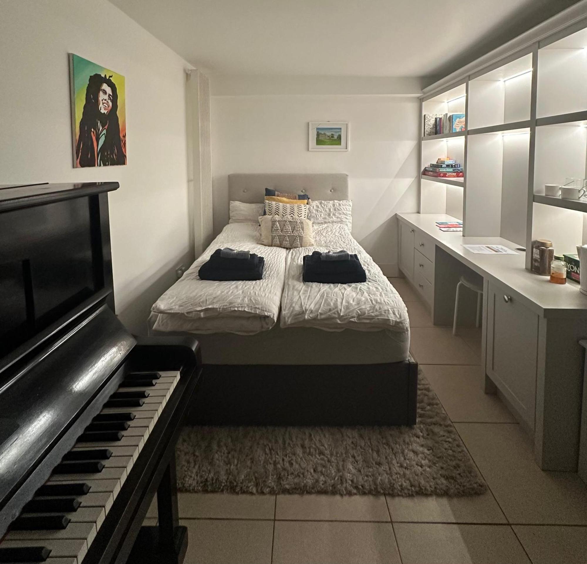 Salt Air Lights Homestay Dublin