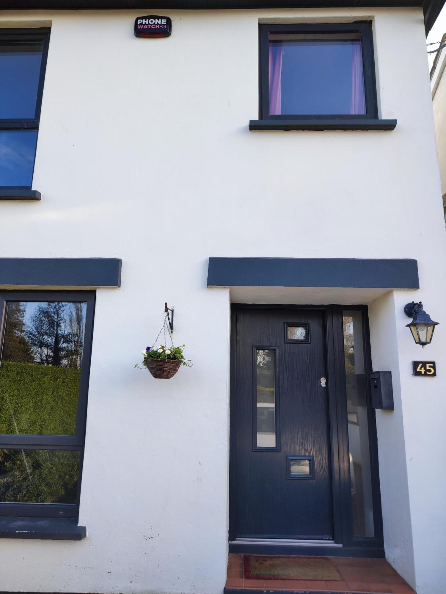 4 Bed Modern Spacious House South Vakantiehuis