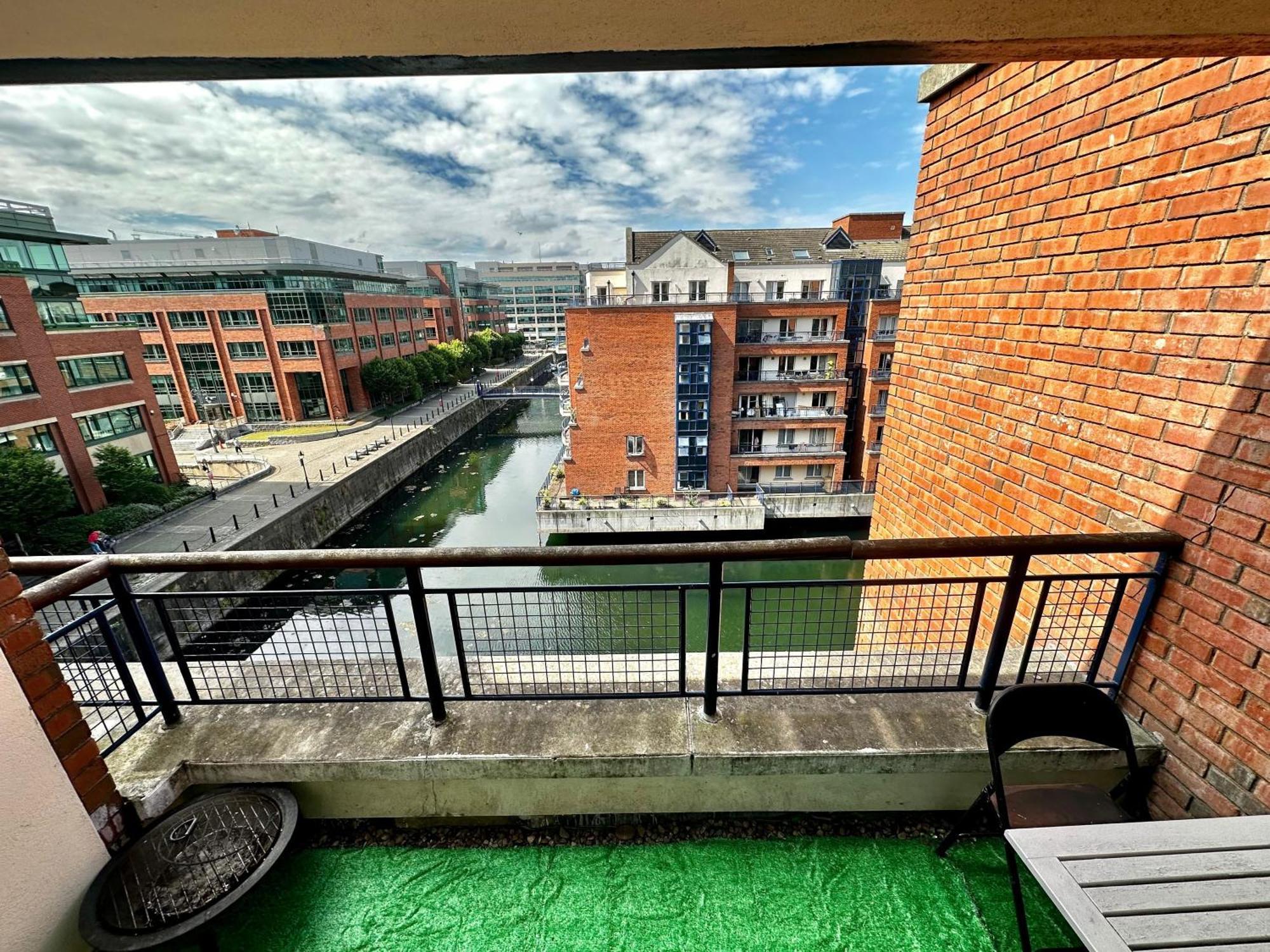 Apartment Customerhouse 1, Balcony View Dublin