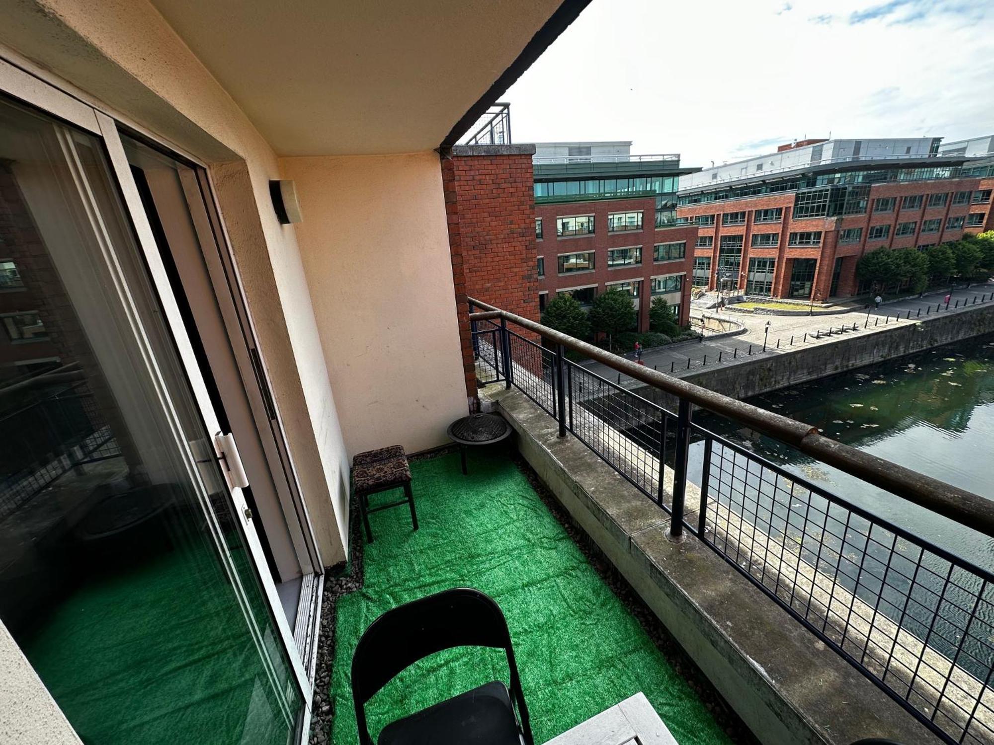 Customerhouse 1, Balcony View Apartment