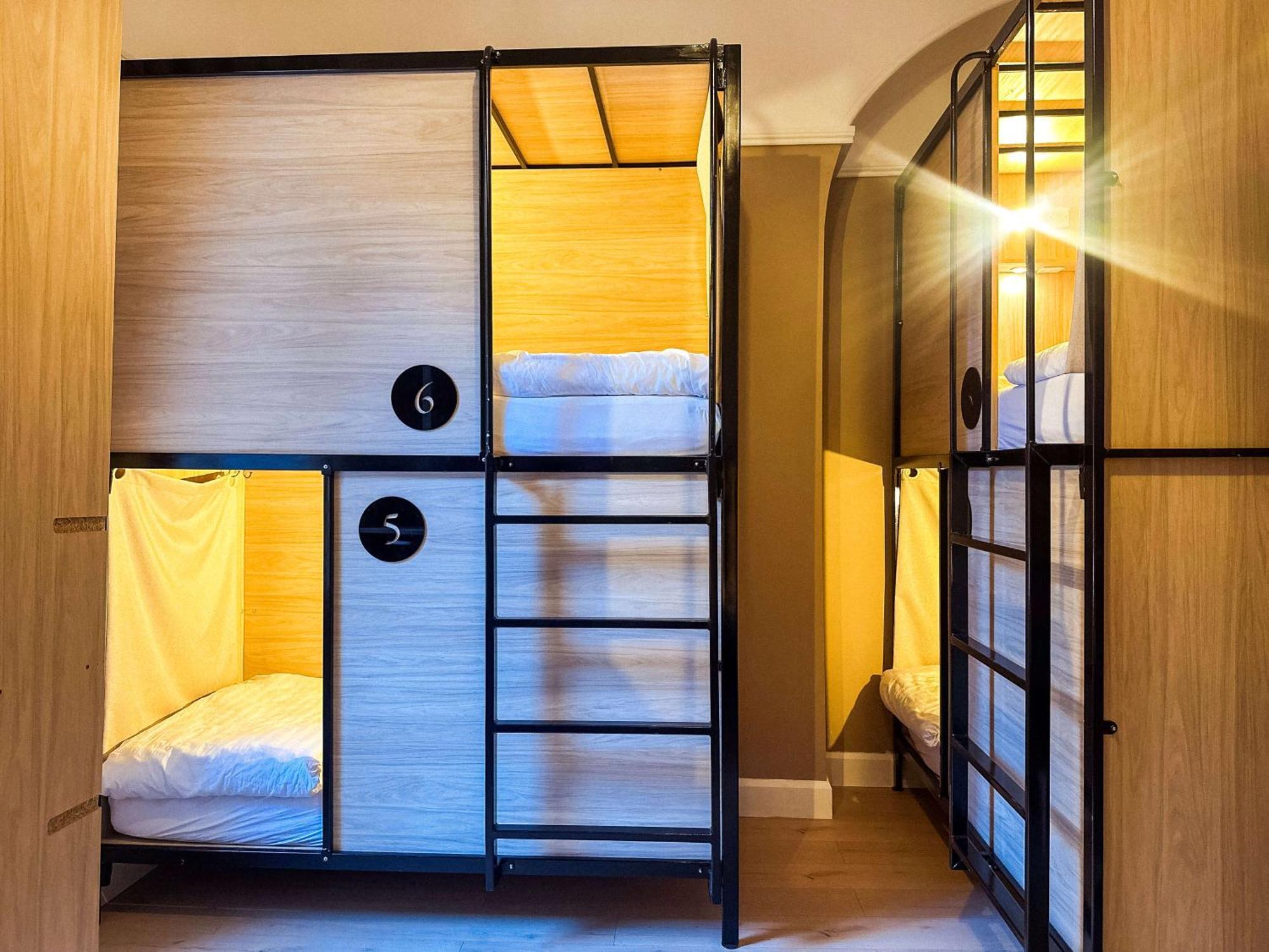 Gardiner House Hostel *