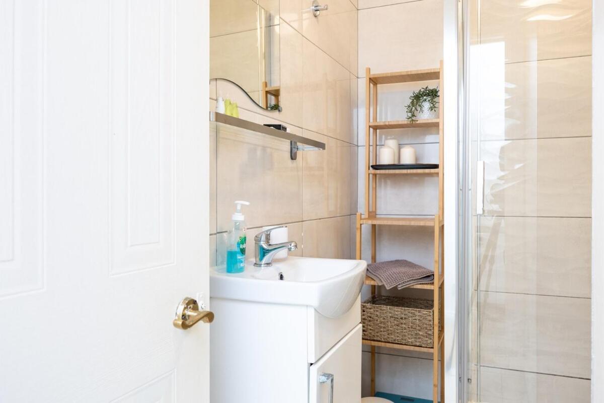 Appartement 2br With Balcony *