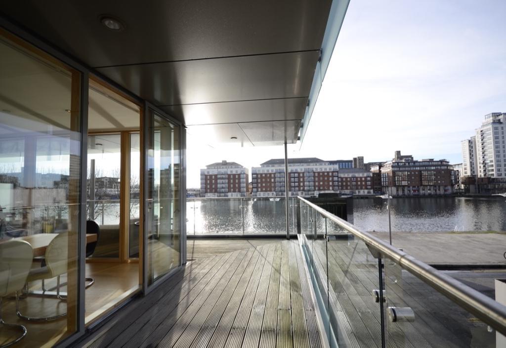 Apartment Waterfront - Superb Interior Dublin
