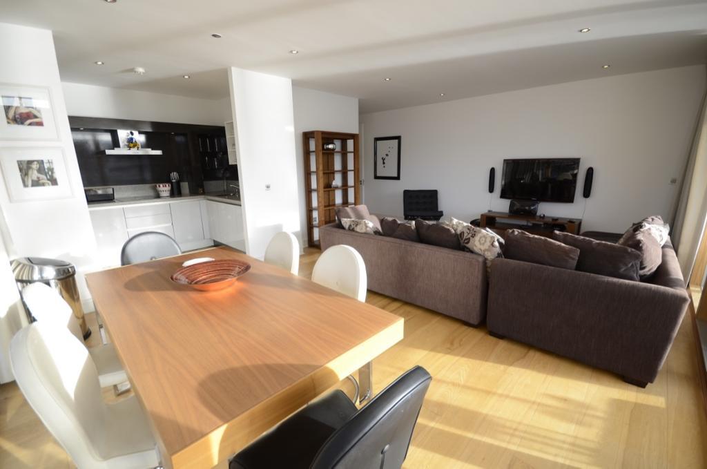 Waterfront - Superb Interior Apartment