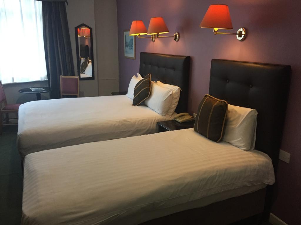 Parliament Hotel 3*