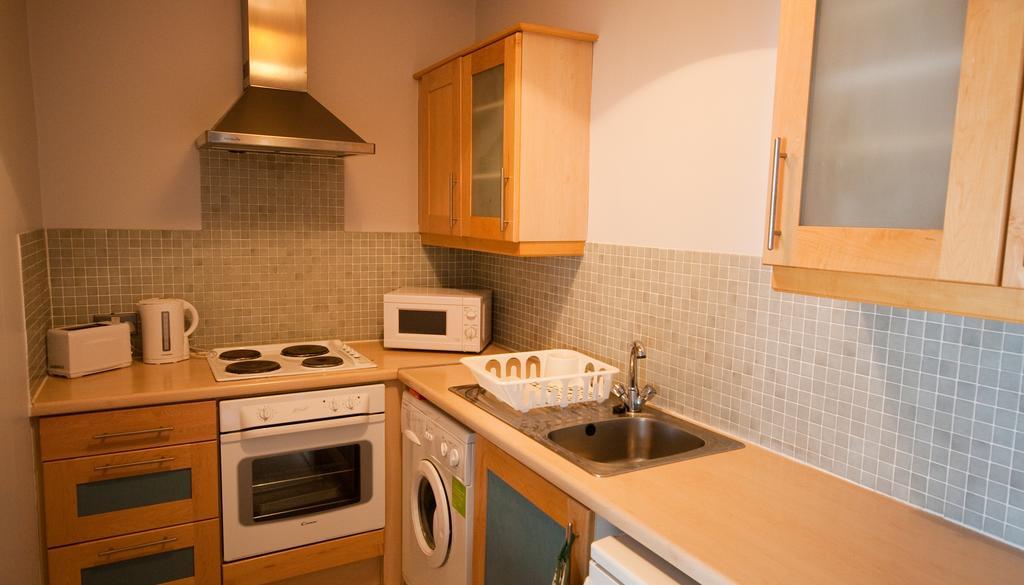 Docklands City Apartment