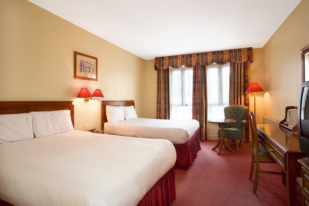Hotel Maldron Pearse Street 4*