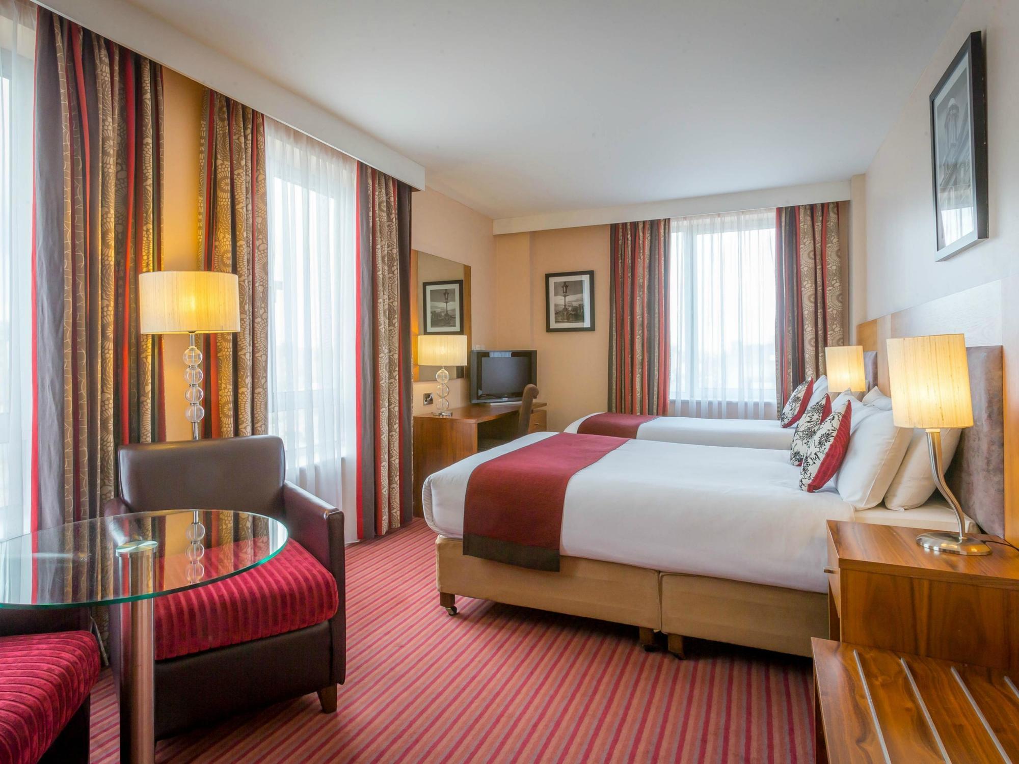 Maldron Parnell Square 4*