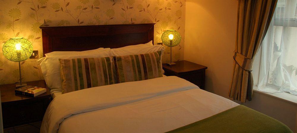 Uppercross House Hotel 3*