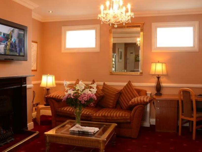 Uppercross House Hotel 3*