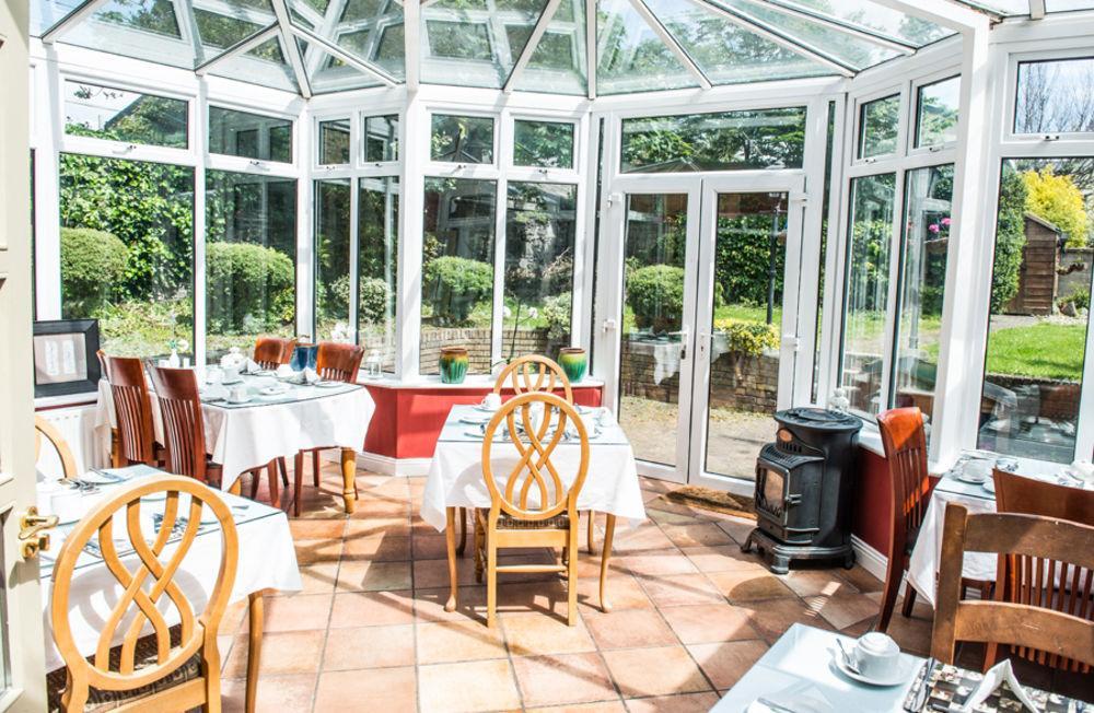 Waterloo Town House & 4*