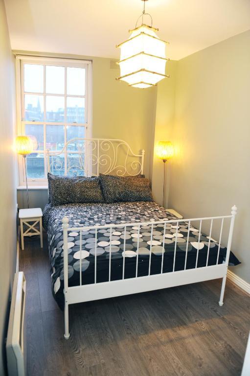 Half-penny Bridge Apartment *
