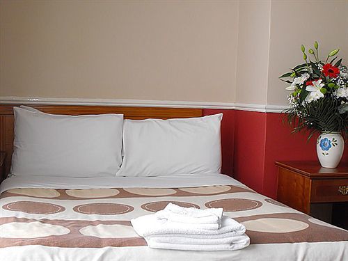 Abbott Guest house 2*