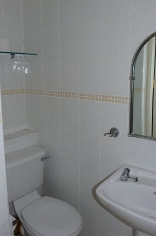 Adelphi Guest house 2*