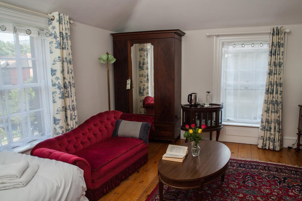 The Historical Harcourt Guest house *