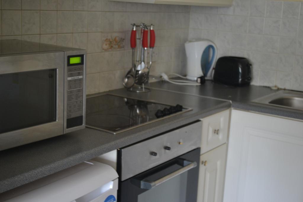 Swanward Court Apartment *