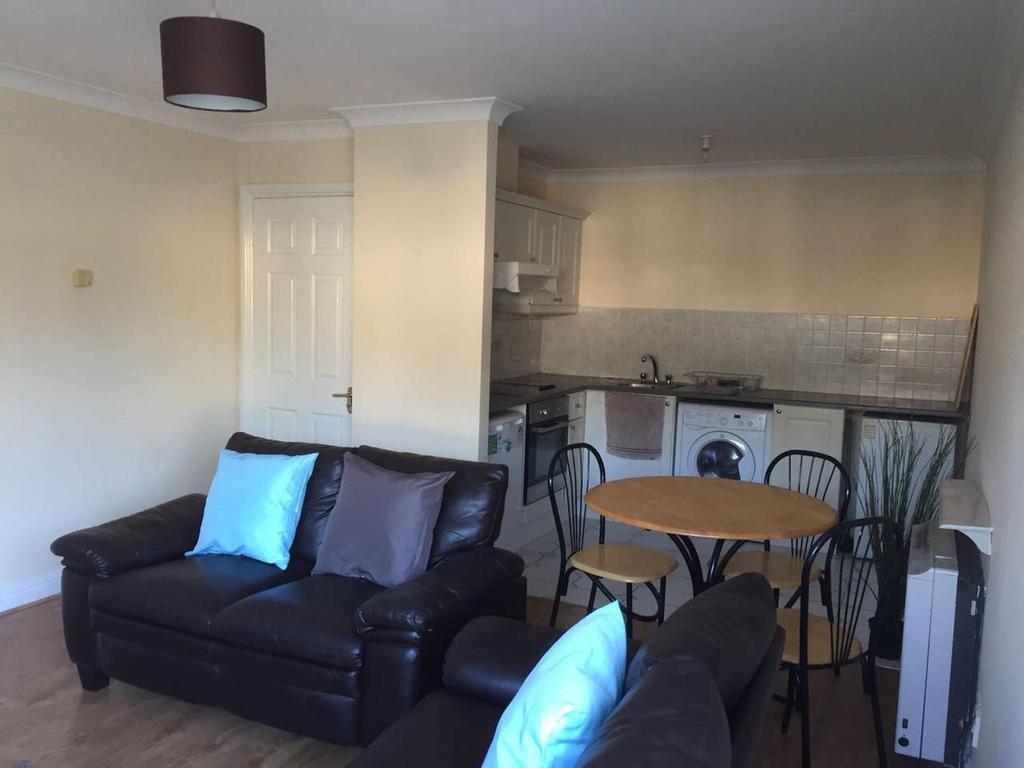 Swanward Court Apartment *
