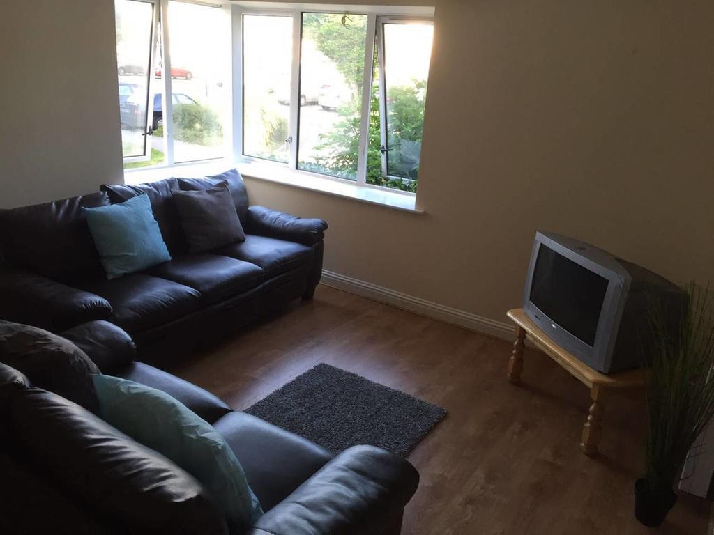 Swanward Court Apartment