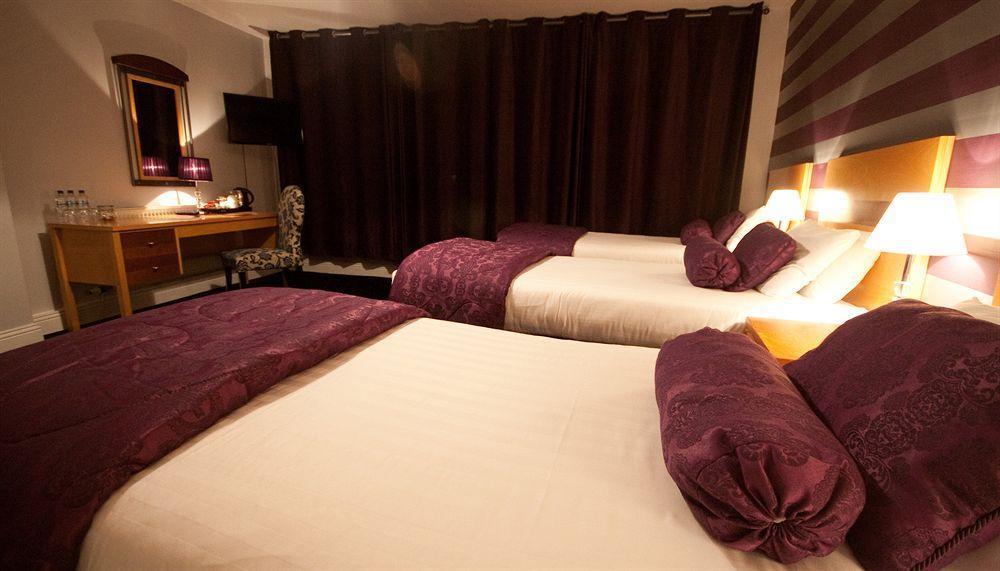 Clifden House By Nina Gasthuis 3*