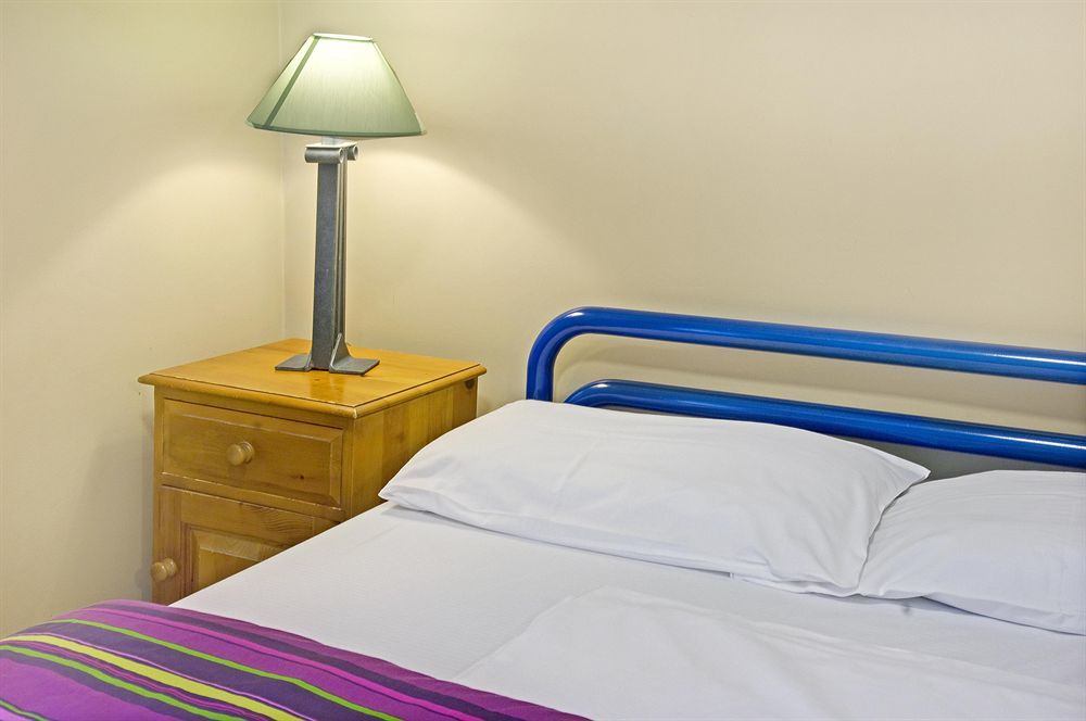 Isaacs Hostel *