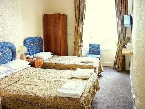 Isaacs Hostel *