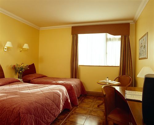 Uppercross House 3*
