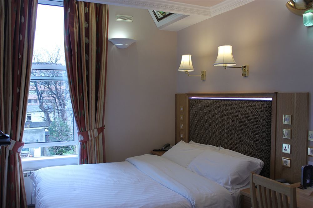 Roxford 3* Dublin