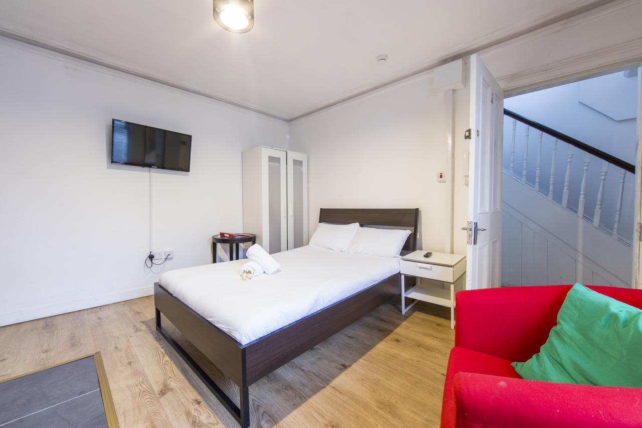 Sherrard Street Apartment *