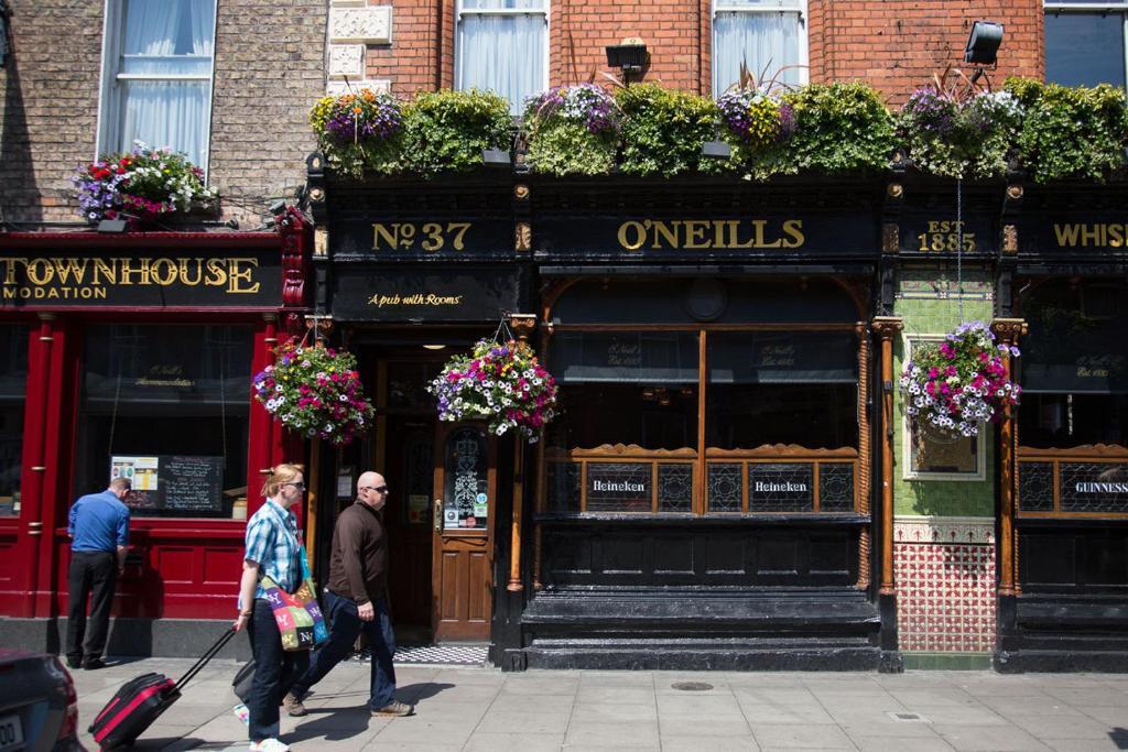 Guest house O'neills Victorian Pub & Townhouse