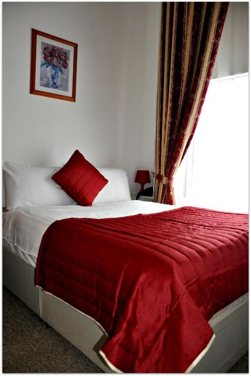 Maple Hotel
