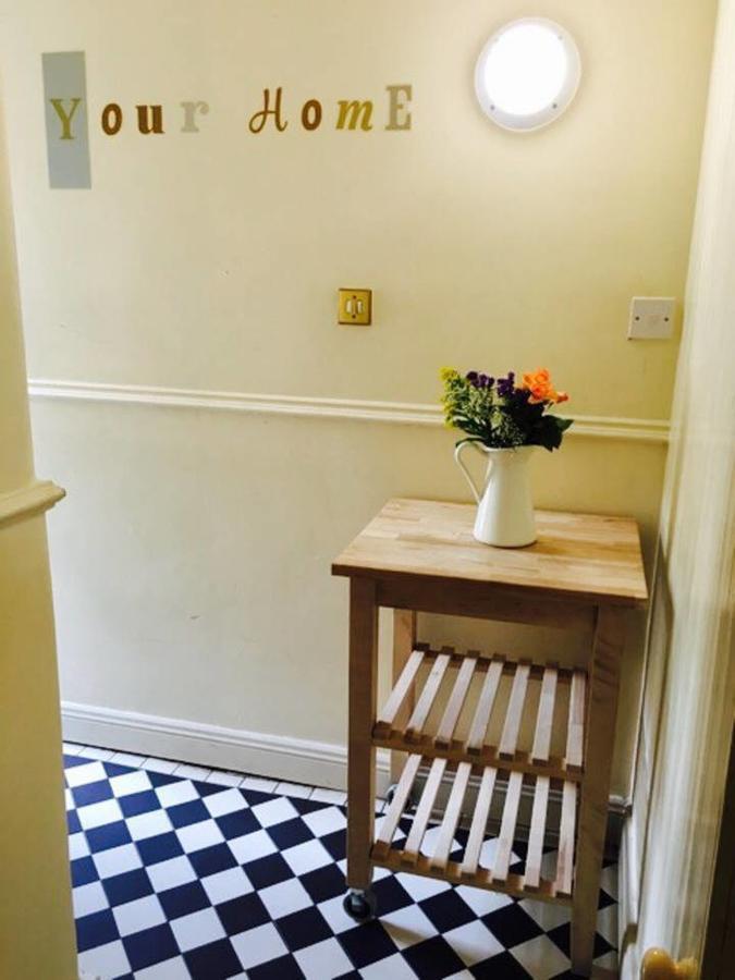 Period 4 Bedroom House Close To The City Centre Apartment *
