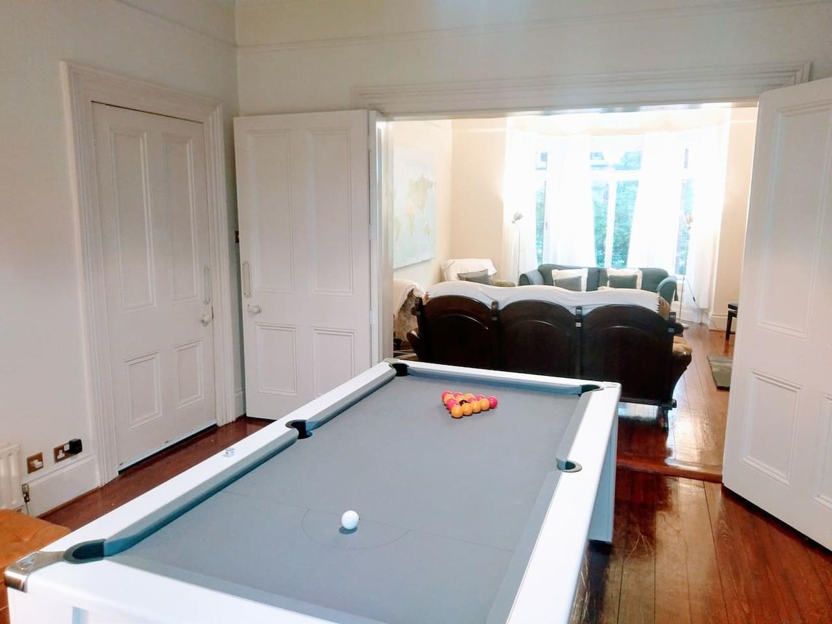 Period 4 Bedroom House Close To The City Centre Apartment *