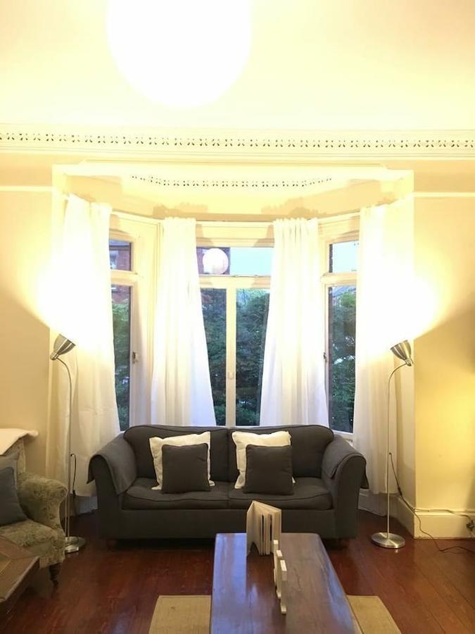 Period 4 Bedroom House Close To The City Centre Apartment *