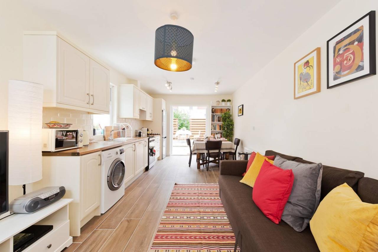 Charming Riverside - Minutes From * Dublin