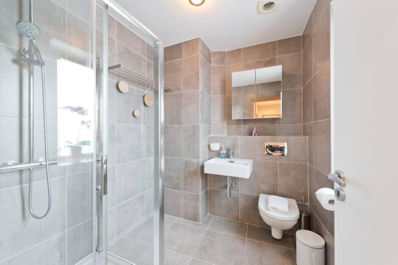 2 Bedroom Centre With Patio Sleeps 6 Apartment