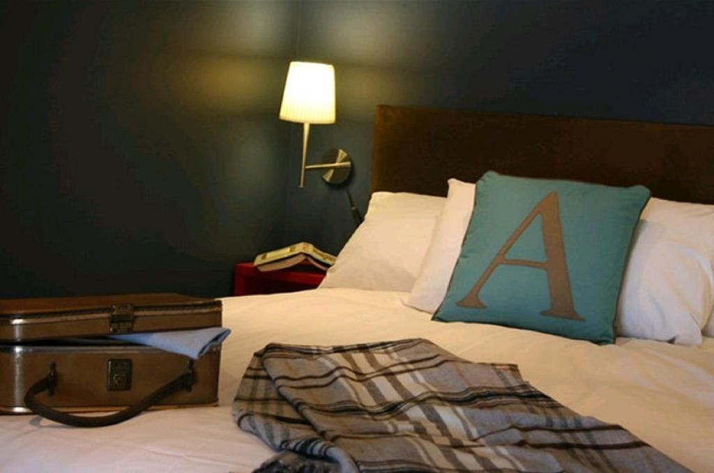 Adelphi Guest house 2*