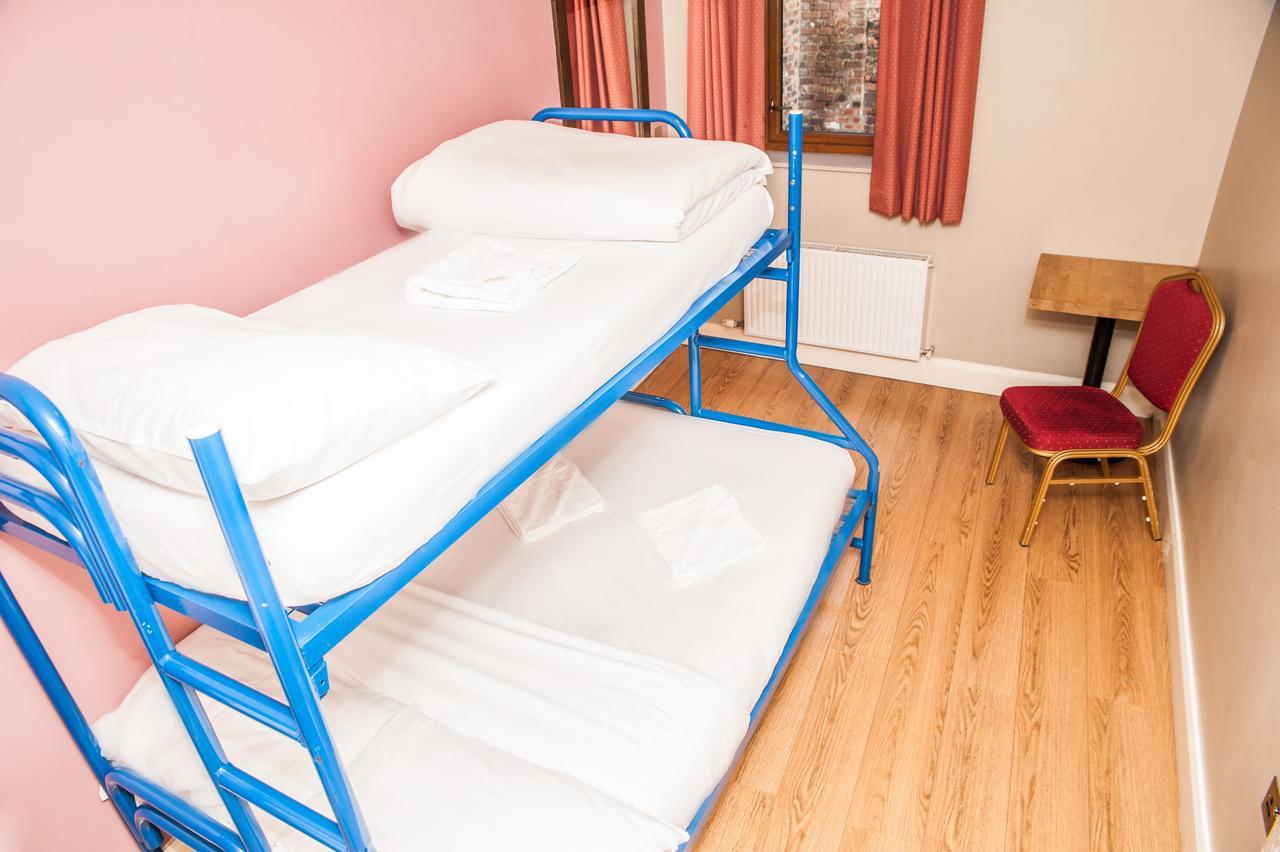 Isaacs Hostel *