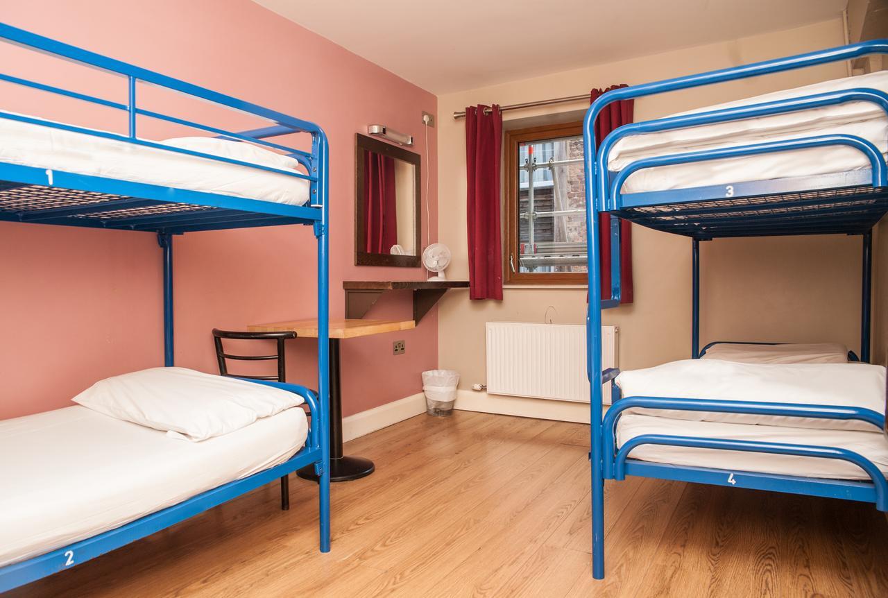 Isaacs Hostel *