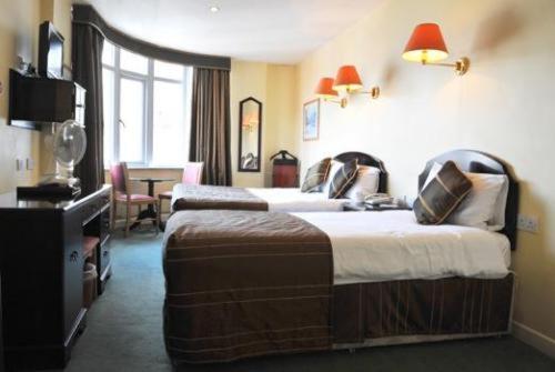 Parliament Hotel 3*