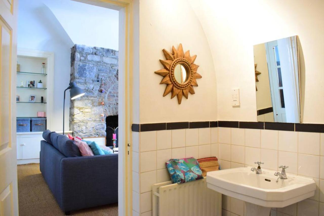 1 Bedroom In Centre Location Apartment *