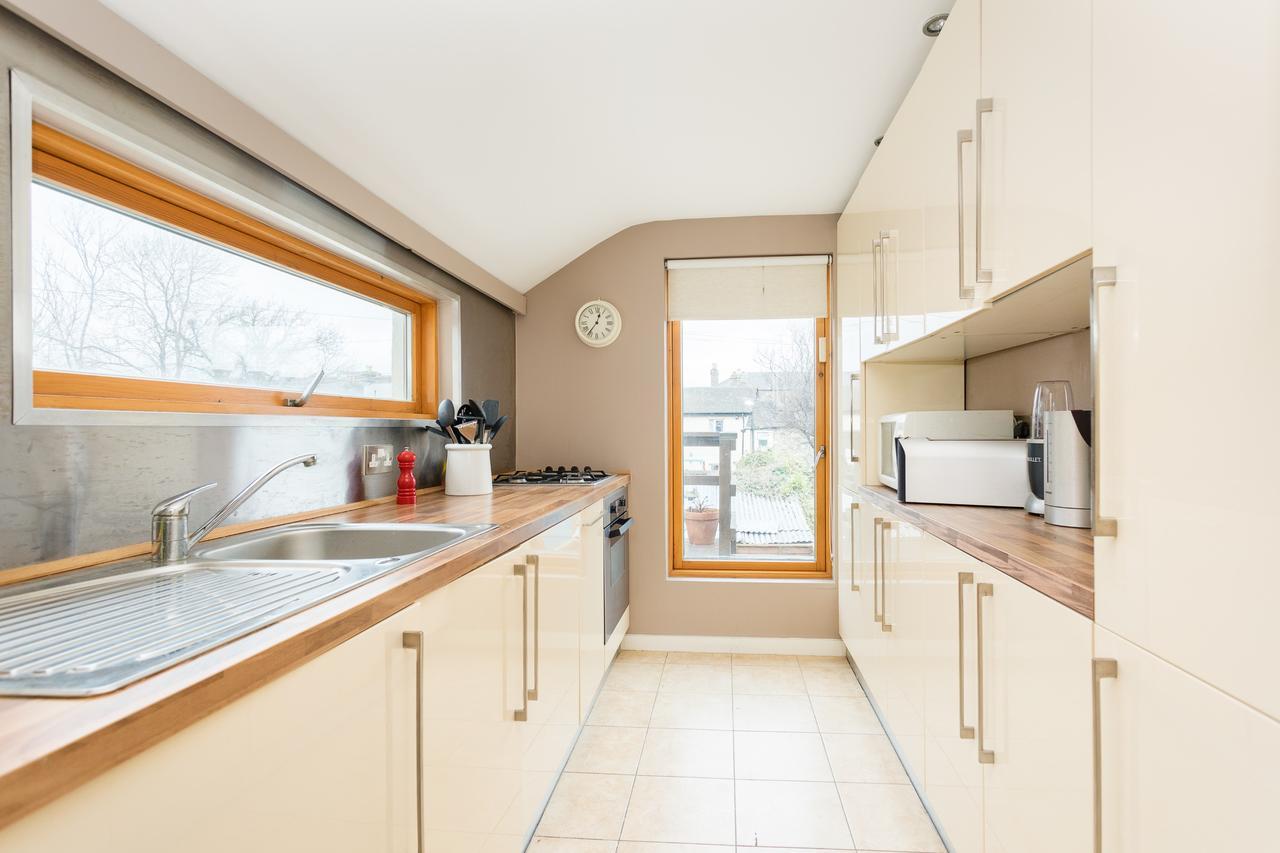 Modern 2 Bedroom Apartment