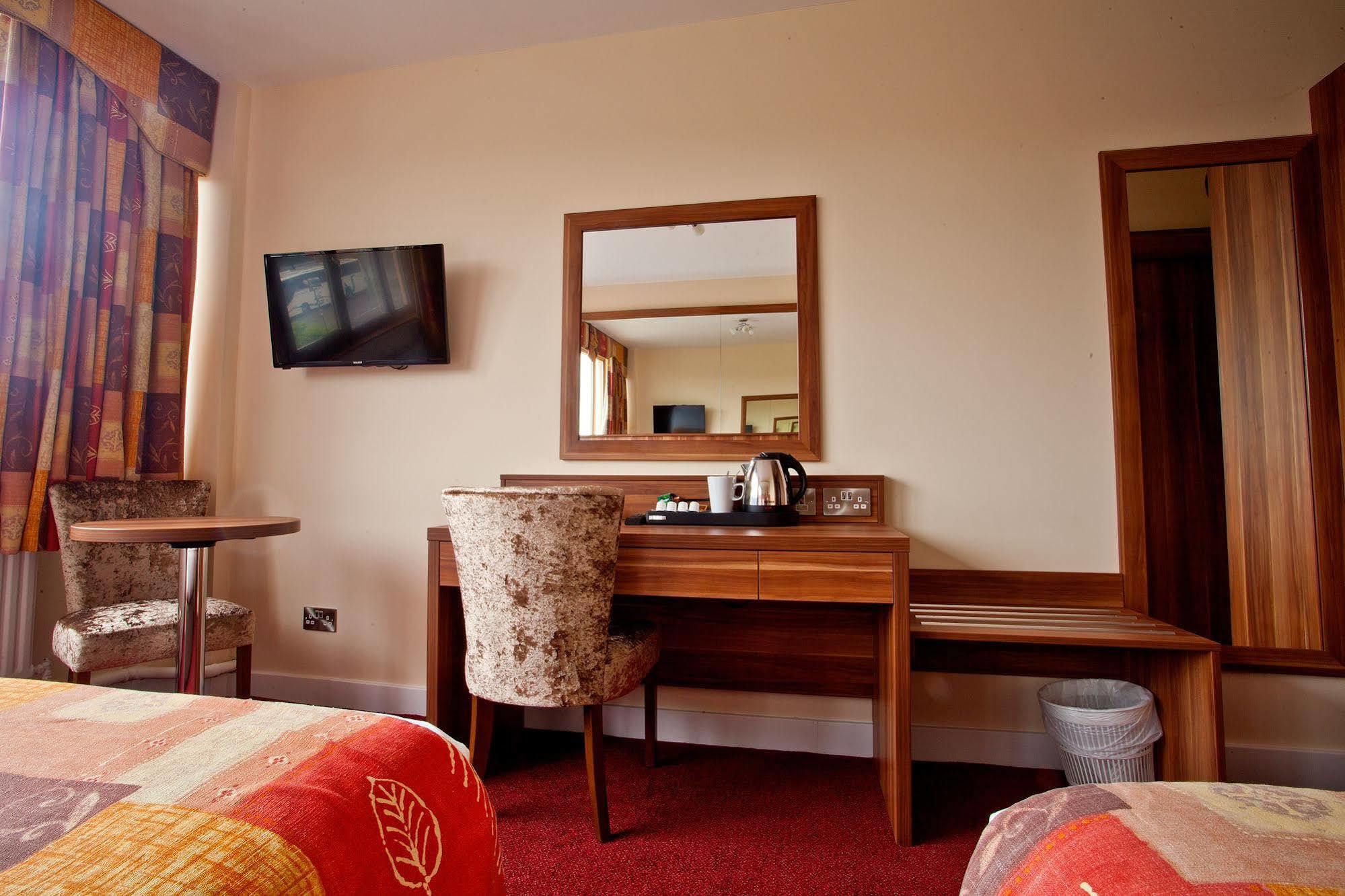 Hotel West County 3*